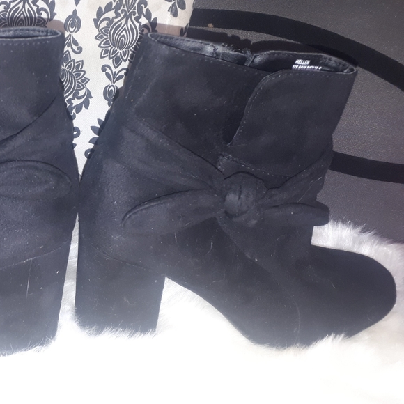 Black booties with a bow - Picture 1 of 5